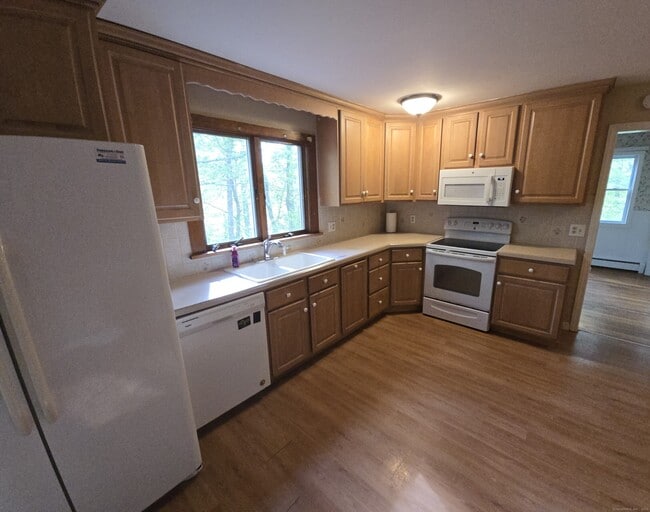 Building Photo - 10 Nutmeg Dr