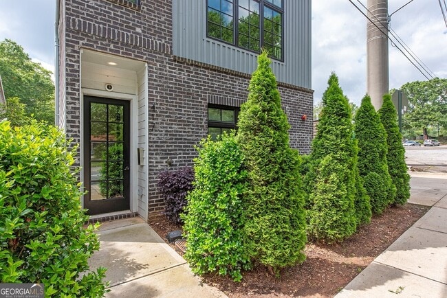 Foto del edificio - 417 E College Ave