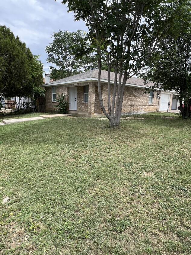 Primary Photo - 3500 E Rosedale St