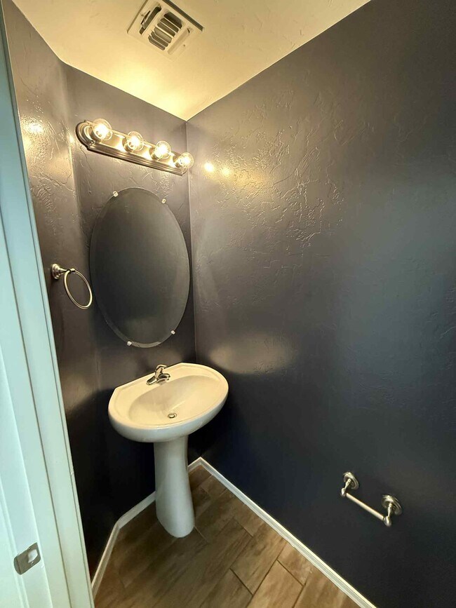 Foto del edificio - 109 S Crown Plaza