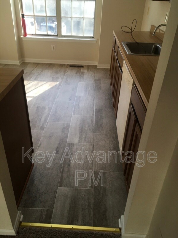 Foto del edificio - 6158 Forest Creek Ct