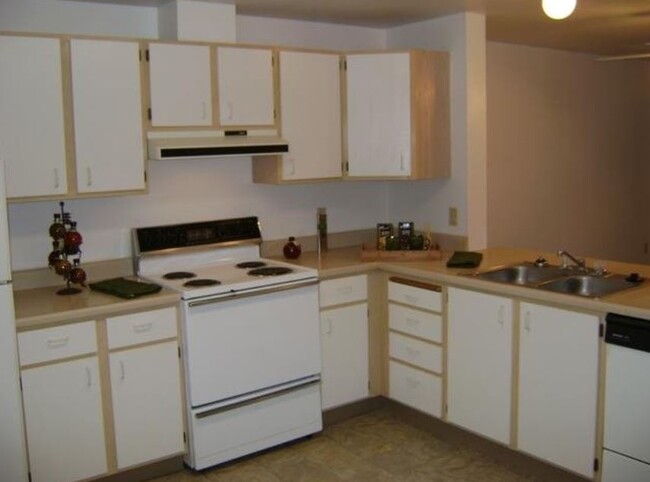 Yakima, WA Englewood Garden Villas Apartments kitchen - Englewood Garden Villas