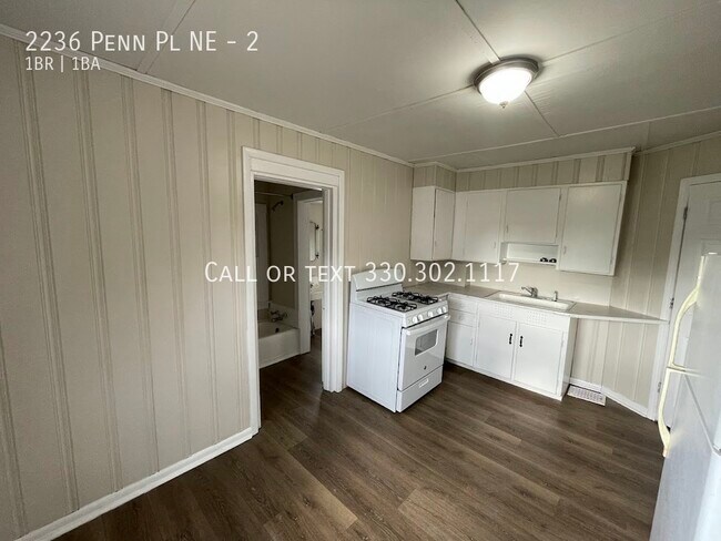Building Photo - One bedroom one bathroom second level apar...