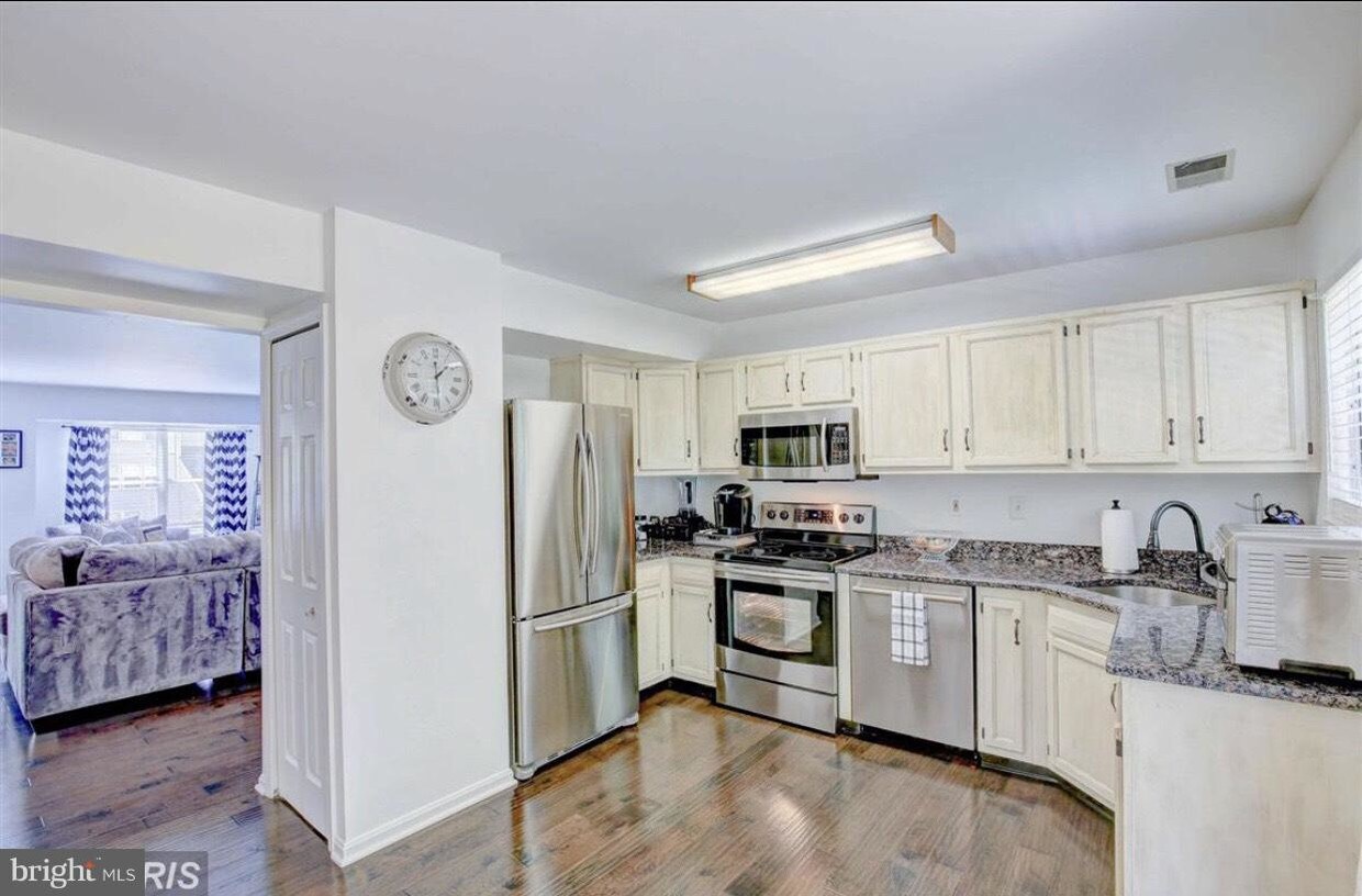 5661 Ringwood Dr, Halethorpe, MD 21227 Condo for Rent in Halethorpe