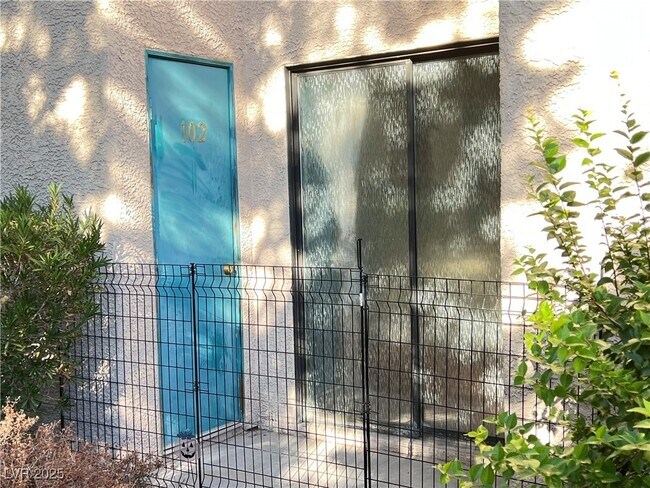 Building Photo - 2180 Pinetop Ln