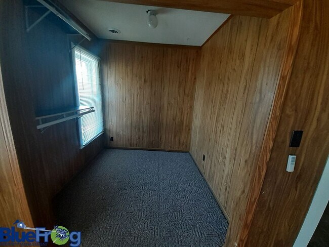 Building Photo - 317 Center Street - B