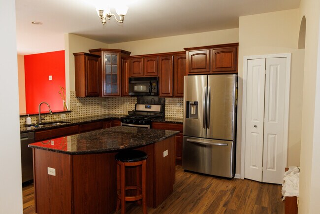 Building Photo - 516 Grosvenor Ln