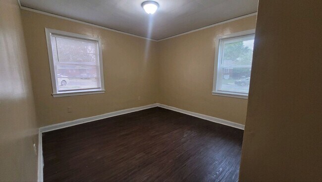 Building Photo - Adorable Two bedroom home!