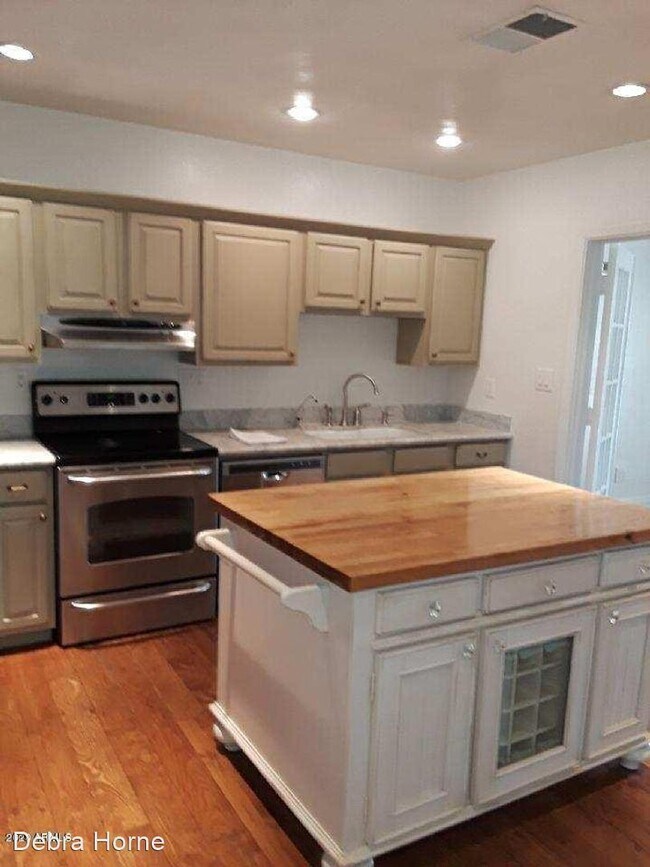 Foto del edificio - 2 br, 2 bath House - 931 E Denton Ln