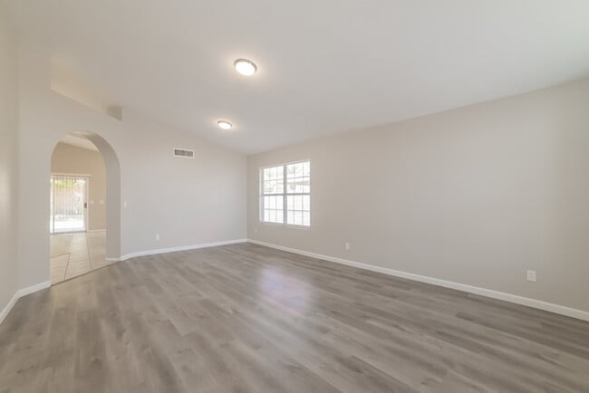 Building Photo - 9542 W Potter Dr