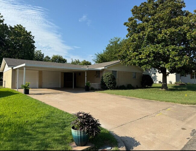 Foto del edificio - Where Classic Charm Meets Modern Comfort in Midway ISD