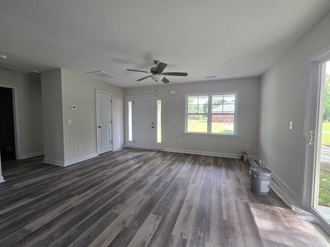 Foto del edificio - Brand new unfurnished 2 bedroom, 1 bath du...