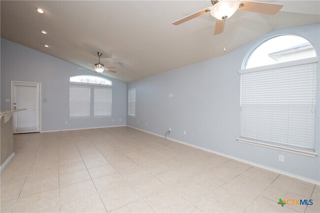 Building Photo - 409 Rowdy Dr