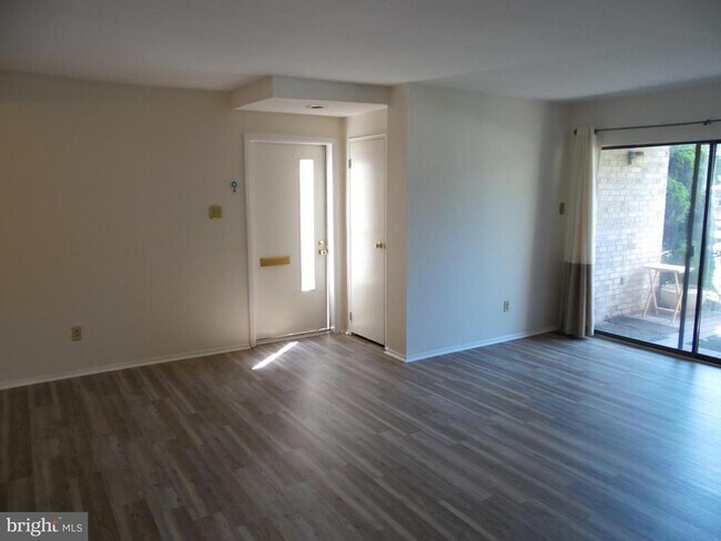 Foto del edificio - 1602 Raintree Ln