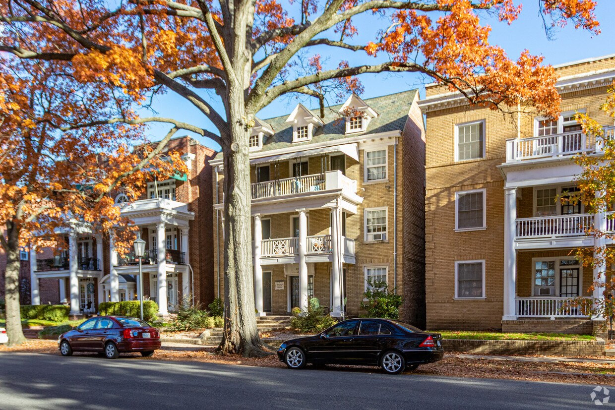 Building Photo - 3004 Monument Ave
