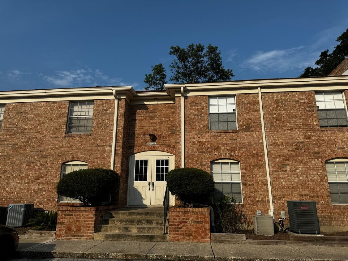 Primary Photo - 2 Bedroom Townhome in Jacksonville