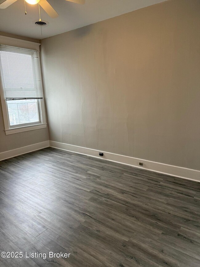 Building Photo - 1002 Charles St