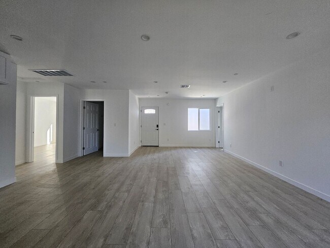 Foto del edificio - Goleta Properties