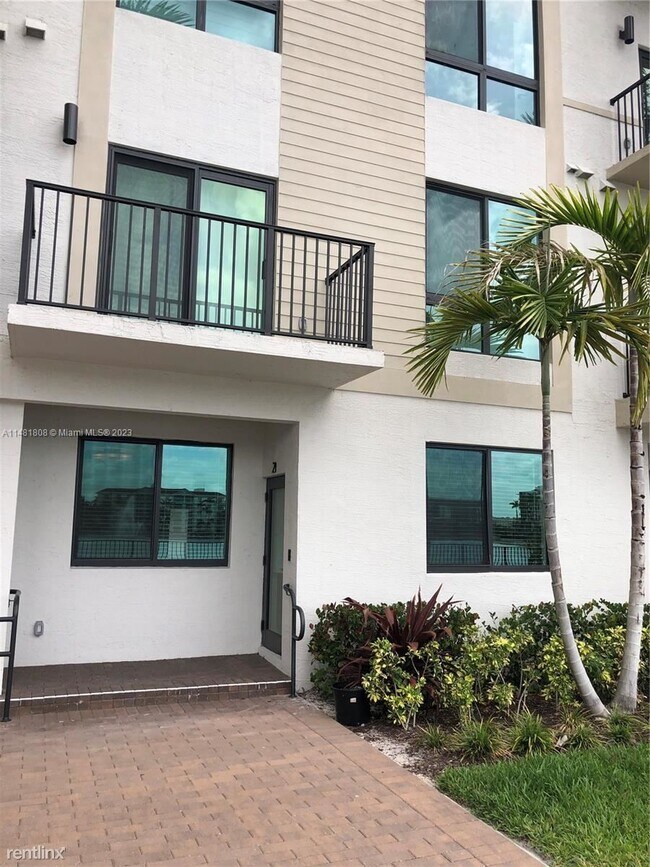 Building Photo - 3 br, 2.5 bath House - 4725 NW 85th Ave Un...