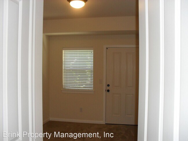 Building Photo - 3 br, 2.5 bath House - 301 Chelan Place NE...