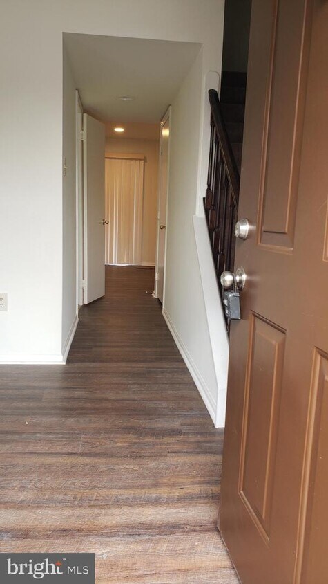 Primary Photo - 6360 Ducketts Ln