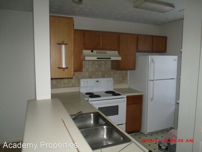 2 br, 1.5 bath House - 305 Quincy Avenue - 4