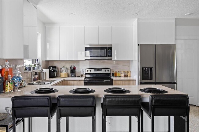 Foto del edificio - 70 NE 186th Terrace