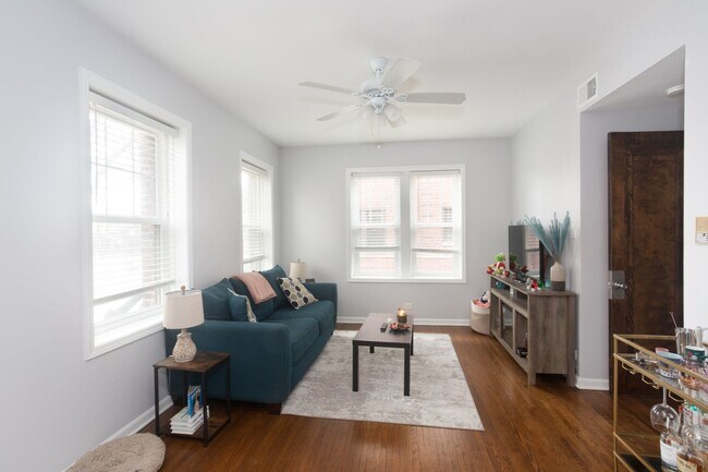 Foto del edificio - 3706 N Sheffield Ave