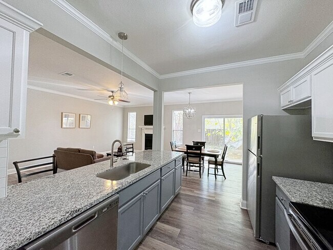 Foto del edificio - 4 Bedroom Furnished or UnFurnished rental