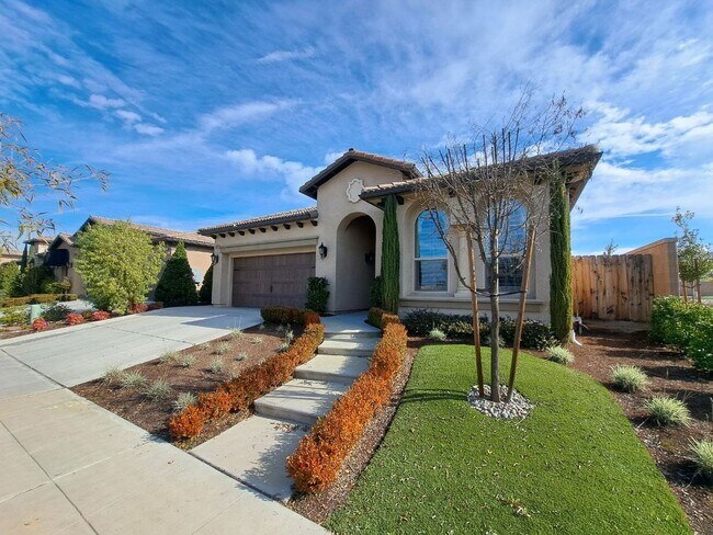 Foto del edificio - Beautiful 4 Bedroom Home In Clovis!