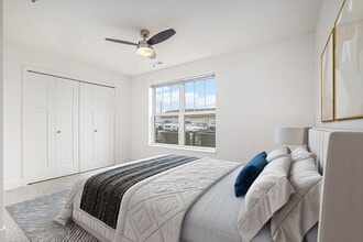 Building Photo - Signature Pointe Apartment Homes