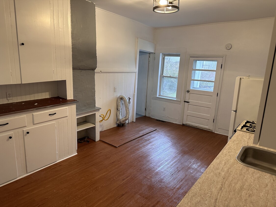 18 Green St Unit Lower Right, Fredonia, NY 14063 - Apartments in ...