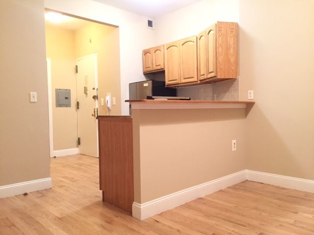 Primary Photo - 330 E 62nd St