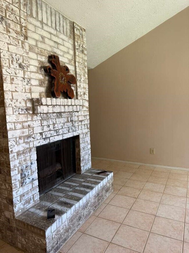 Foto del edificio - 16625 Gold Ridge Ln