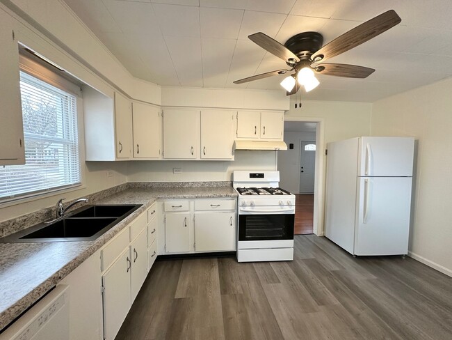 Building Photo - 858 Clay St