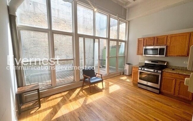 Building Photo - Loft Condo with Modern Amenities / Pet-Friendly / Vouchers Accepted / Available Soon!