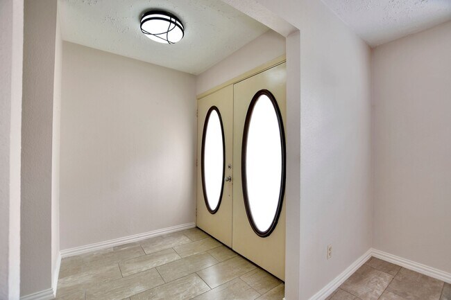 Foto del edificio - 15927 Wingdale Dr