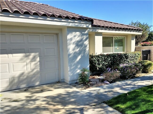 Foto del edificio - 43520 Via Magellan Dr