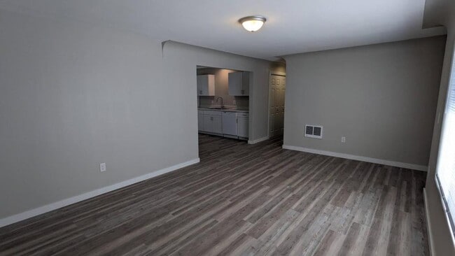 Building Photo - 3965 Hayesville Dr NE