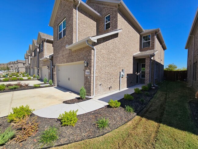 Building Photo - RECENTLY BUILT. Absolutely Adorable...