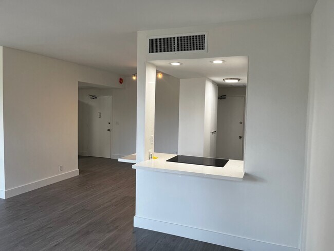 Foto del edificio - 880 NE 69th St