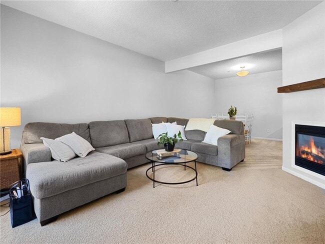 Building Photo - 13852 Hyacinth Dr