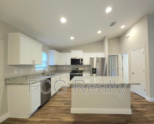 Foto del edificio - 8810 N Malibu Rd