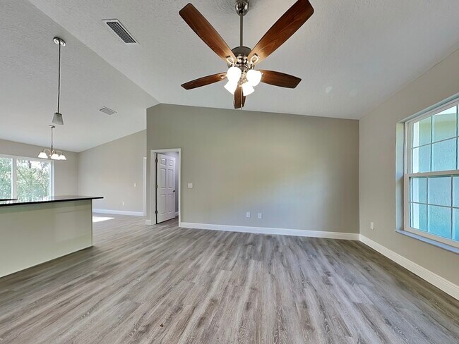 Foto del edificio - 7169 N Regent Terrace