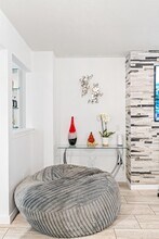 Building Photo - 1008 Robin St