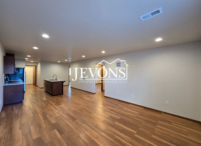 Building Photo - Near Downtown Yakima.