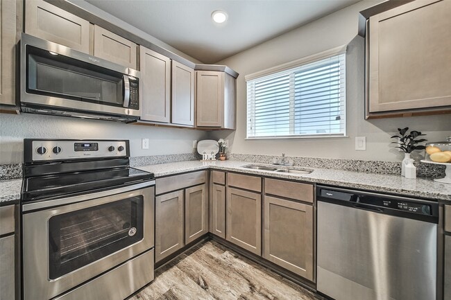 Building Photo - 12603 Telge Rd