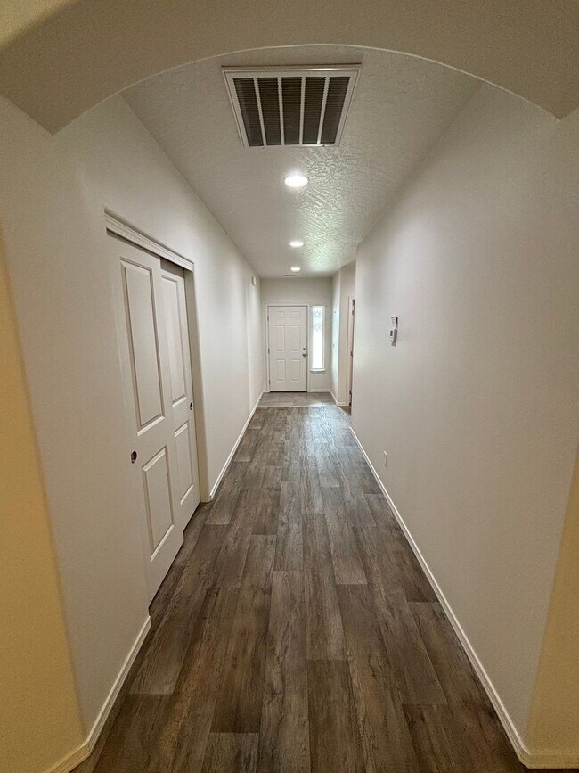 Building Photo - Single Level Post Falls Home (APP#233)