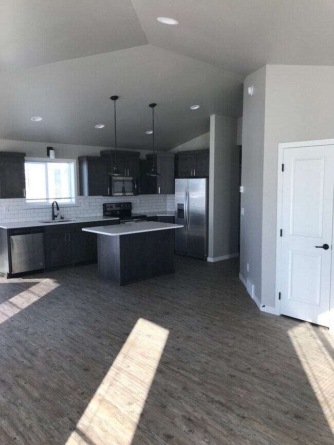 Foto del edificio - 4 Bed 3 Bath Single Family Home