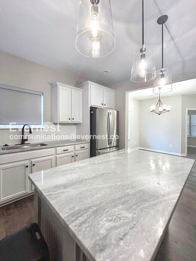 Foto del edificio - 2031 Darby View Ln